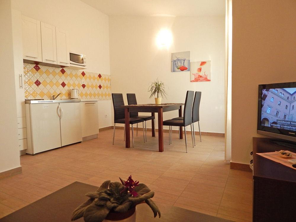 Apartments Vukovic Podstrana Esterno foto